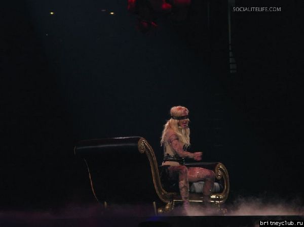 Фотографии с концерта Бритни в Лос-Анджелесе 17 апреля (Фото среднего качества)30.jpg(Бритни Спирс, Britney Spears)