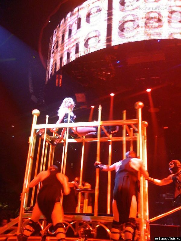Фотографии с концерта Бритни в Лос-Анджелесе 17 апреля (Фото среднего качества)40.jpg(Бритни Спирс, Britney Spears)