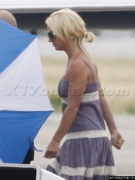 Бритни улетает из аэропорта Van Nuys10.jpg(Бритни Спирс, Britney Spears)
