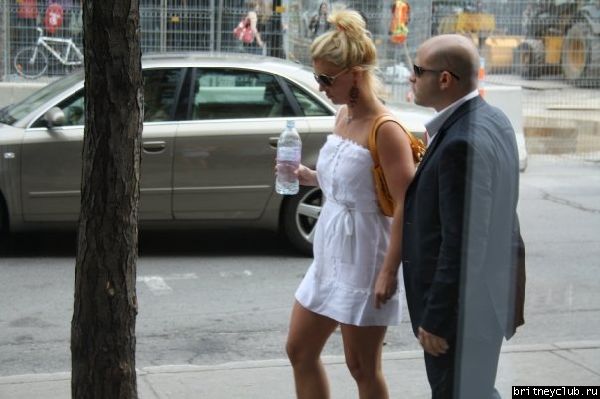Бритни на шоппинге в Монтреале1.jpg(Бритни Спирс, Britney Spears)
