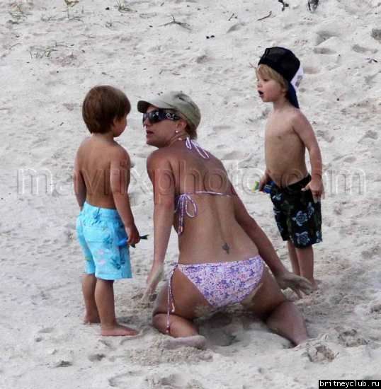 Бритни с детьми отдыхает на пляже043.jpg(Бритни Спирс, Britney Spears)