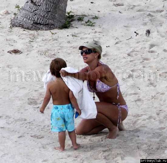 Бритни с детьми отдыхает на пляже045.jpg(Бритни Спирс, Britney Spears)