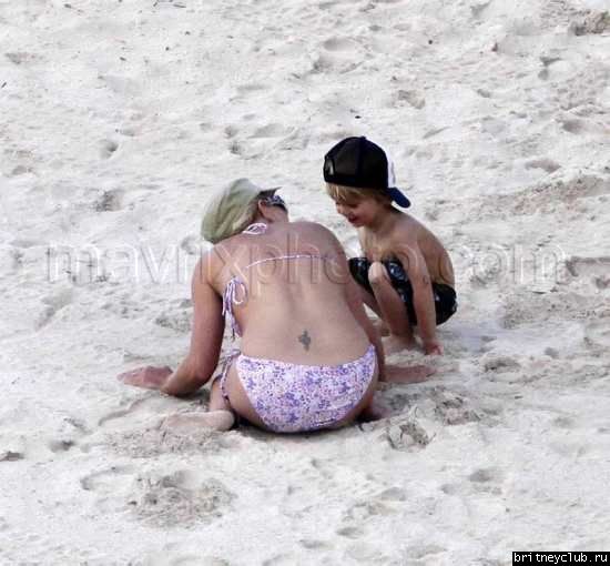 Бритни с детьми отдыхает на пляже049.jpg(Бритни Спирс, Britney Spears)