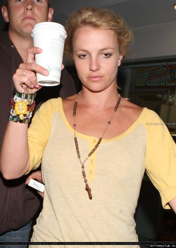 Бритни в Starbucks33.jpg(Бритни Спирс, Britney Spears)