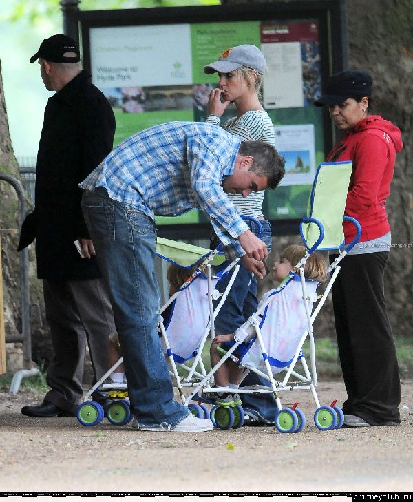 Бритни с детьми в Лондонском парке12.jpg(Бритни Спирс, Britney Spears)