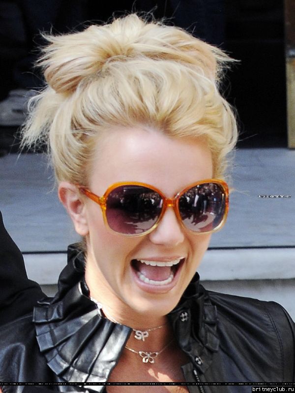 Бритни уезжает из гостиницы в Лондоне21.jpg(Бритни Спирс, Britney Spears)