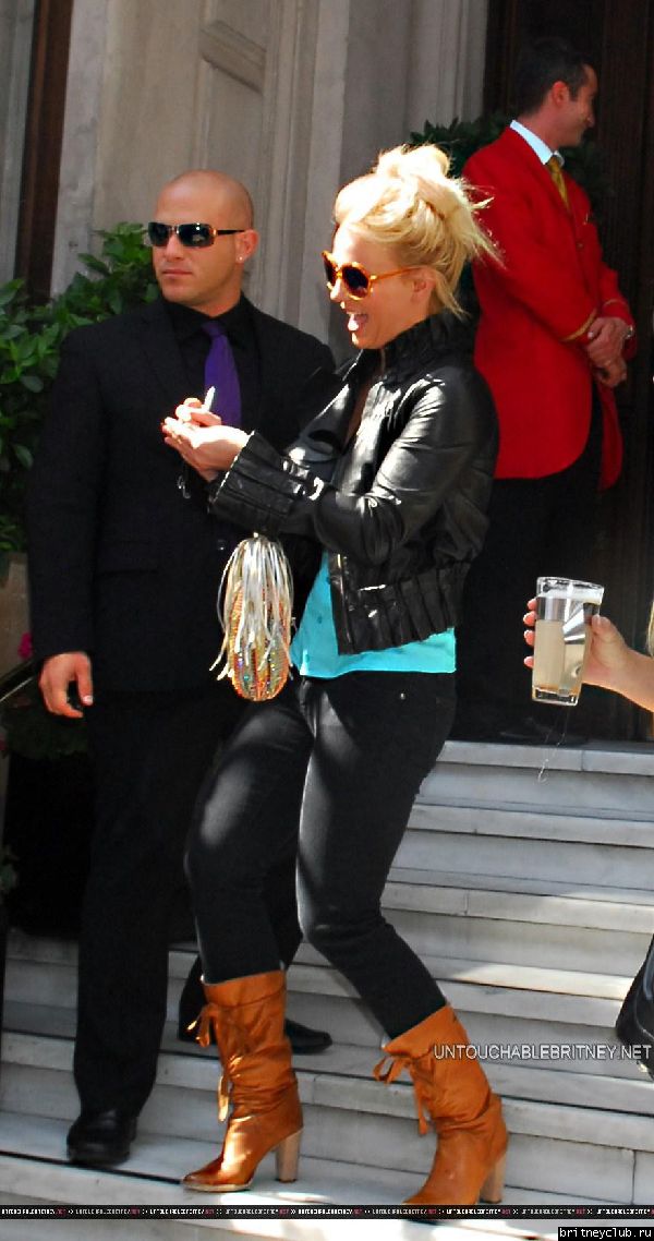 Бритни уезжает из гостиницы в Лондоне43.jpg(Бритни Спирс, Britney Spears)