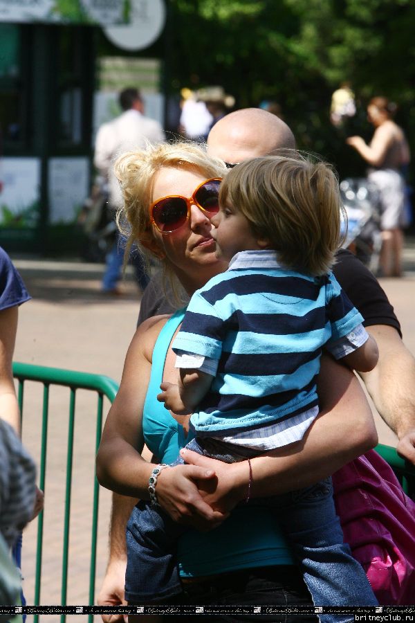 Бритни с детьми в зоопарке02.jpg(Бритни Спирс, Britney Spears)