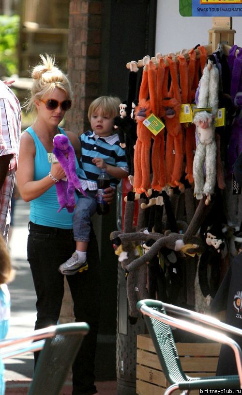 Бритни с детьми в зоопарке17.jpg(Бритни Спирс, Britney Spears)