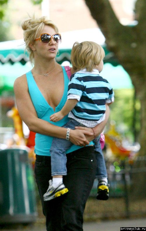 Бритни с детьми в зоопарке41.jpg(Бритни Спирс, Britney Spears)