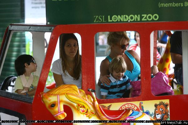 Бритни с детьми в зоопарке57.jpg(Бритни Спирс, Britney Spears)