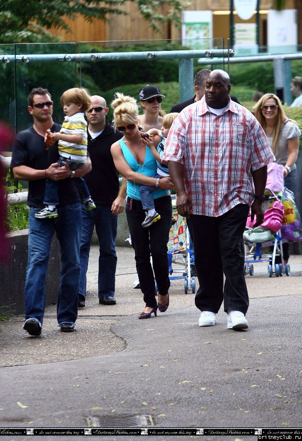 Бритни с детьми в зоопарке61.jpg(Бритни Спирс, Britney Spears)