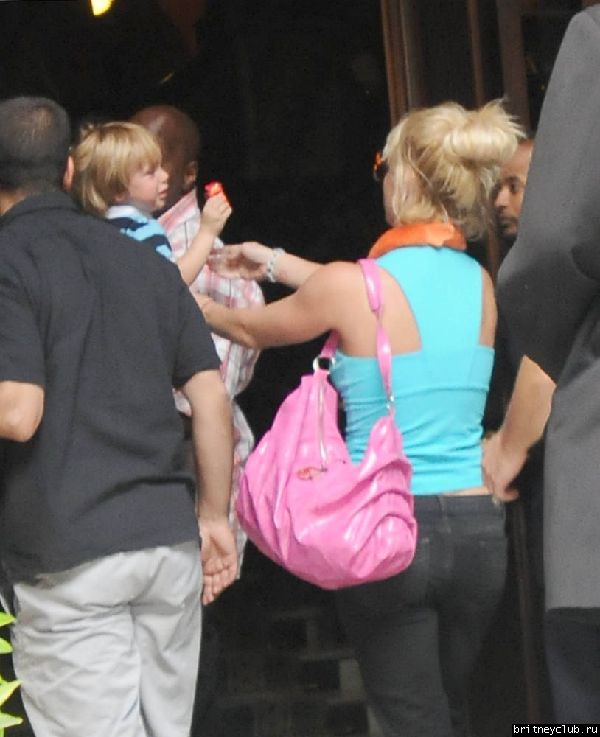 Бритни с детьми в зоопарке63.jpg(Бритни Спирс, Britney Spears)