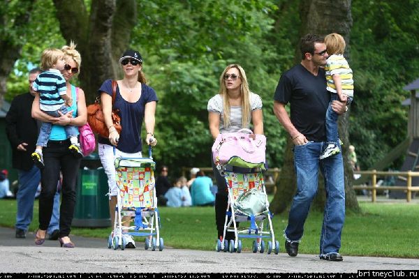 Бритни с детьми в зоопарке73.jpg(Бритни Спирс, Britney Spears)