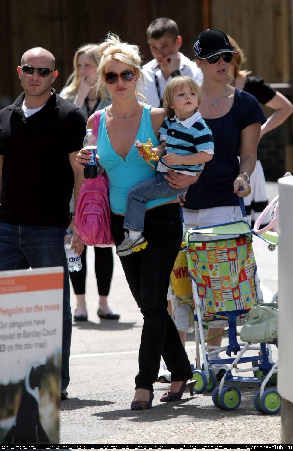 Бритни с детьми в зоопарке74.jpg(Бритни Спирс, Britney Spears)