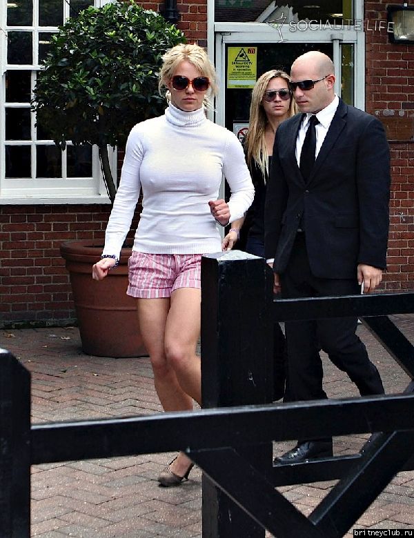 Бритни уезжает из отеля в Лондоне22.jpg(Бритни Спирс, Britney Spears)