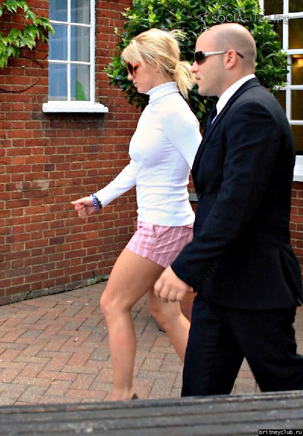 Бритни уезжает из отеля в Лондоне25.jpg(Бритни Спирс, Britney Spears)