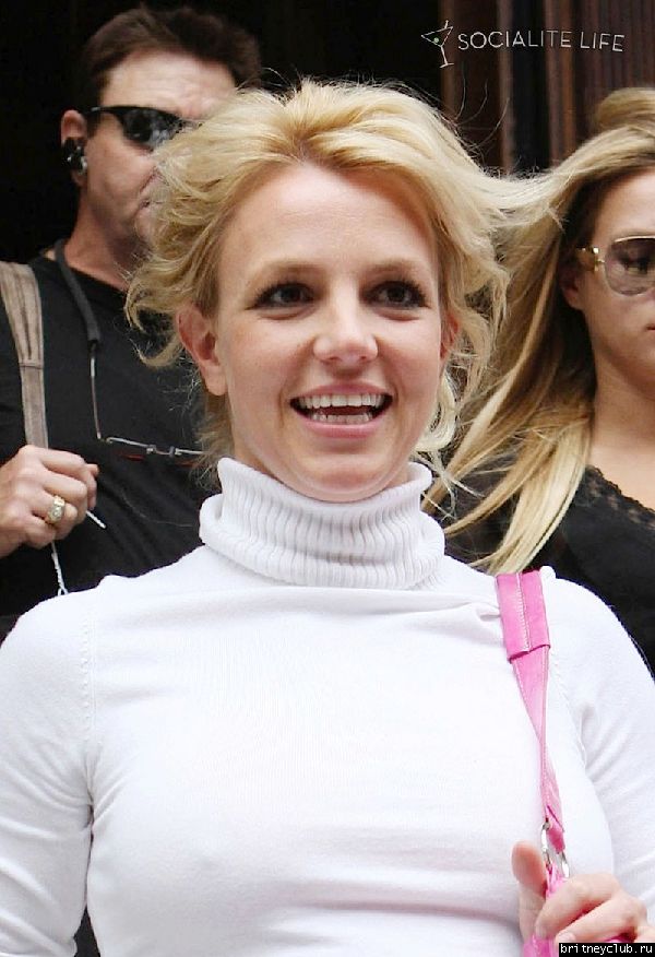 Бритни уезжает из отеля в Лондоне50.jpg(Бритни Спирс, Britney Spears)