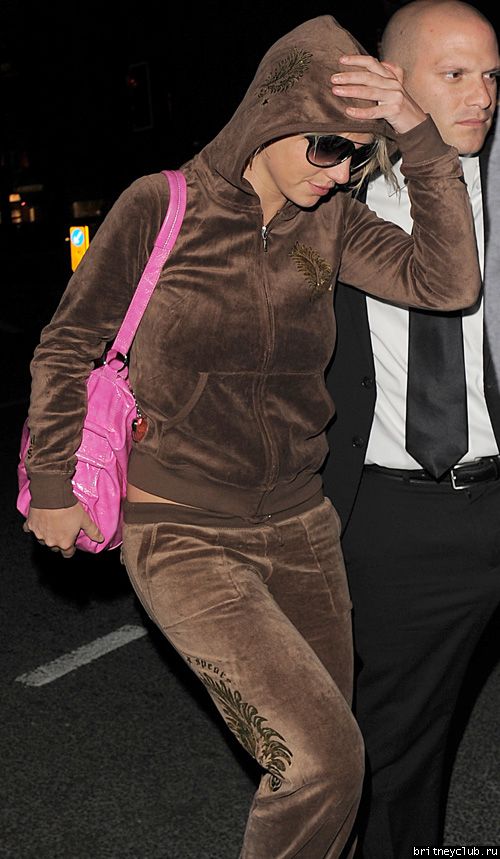 Бритни возвращается в гостиницу после концерта в Манчестере02.jpg(Бритни Спирс, Britney Spears)
