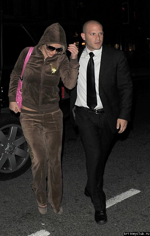 Бритни возвращается в гостиницу после концерта в Манчестере10.jpg(Бритни Спирс, Britney Spears)