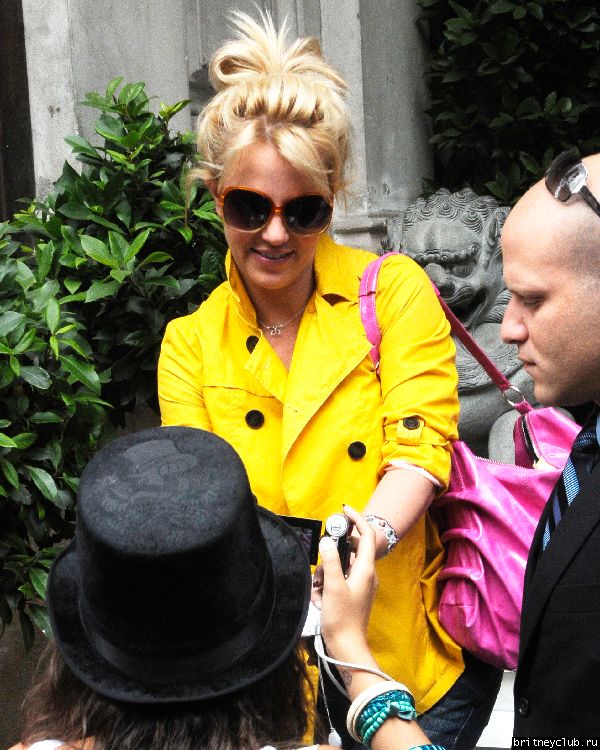 Бритни уезжает из гостиницы в Лондоне13.jpg(Бритни Спирс, Britney Spears)