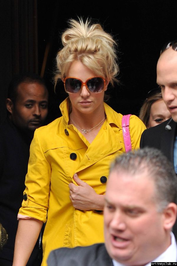 Бритни уезжает из гостиницы в Лондоне15.jpg(Бритни Спирс, Britney Spears)
