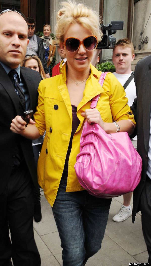 Бритни уезжает из гостиницы в Лондоне20.jpg(Бритни Спирс, Britney Spears)