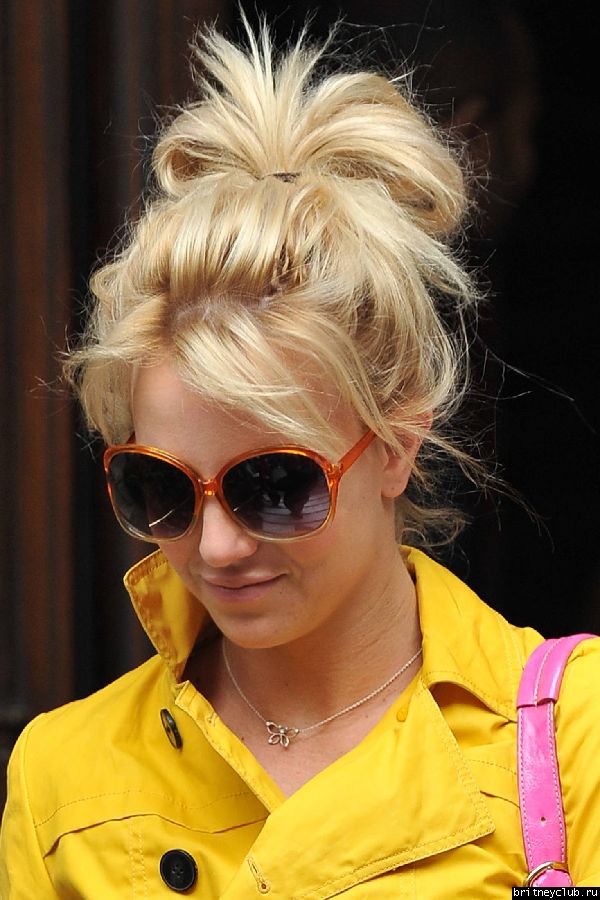 Бритни уезжает из гостиницы в Лондоне23.jpg(Бритни Спирс, Britney Spears)