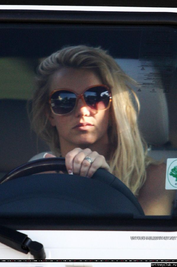 Бритни катается в Калабасасе2.jpg(Бритни Спирс, Britney Spears)
