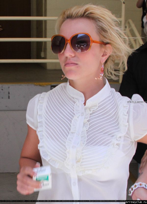 Бритни уезжает из делового центра25.jpg(Бритни Спирс, Britney Spears)