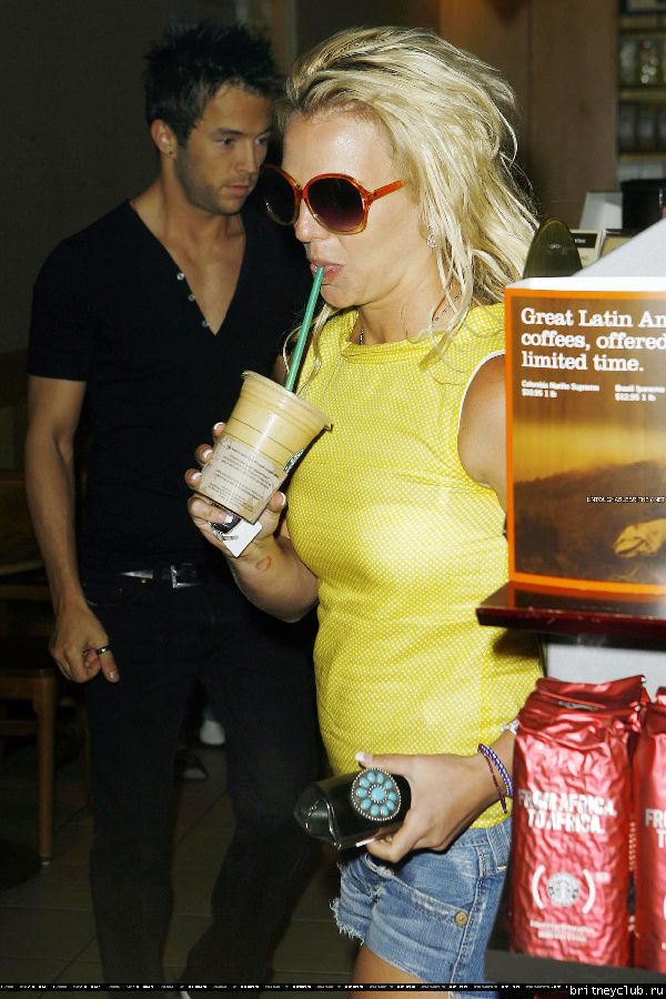 Бритни в Starbucks04.jpg(Бритни Спирс, Britney Spears)
