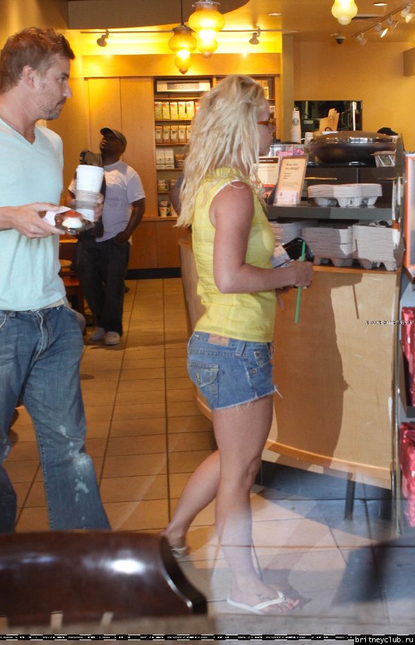 Бритни в Starbucks27.jpg(Бритни Спирс, Britney Spears)