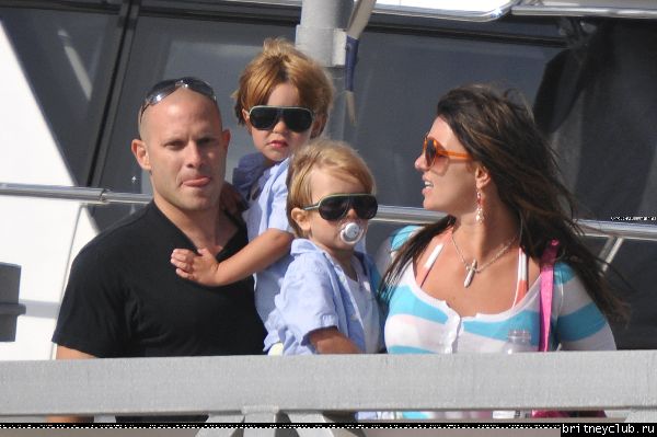 Бритни с детьми отдыхают на яхте14.jpg(Бритни Спирс, Britney Spears)