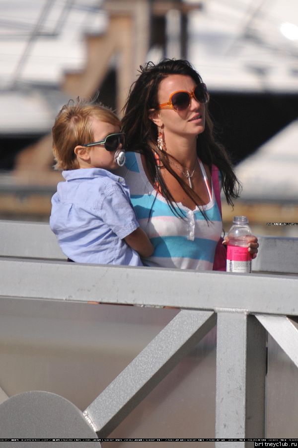 Бритни с детьми отдыхают на яхте35.jpg(Бритни Спирс, Britney Spears)