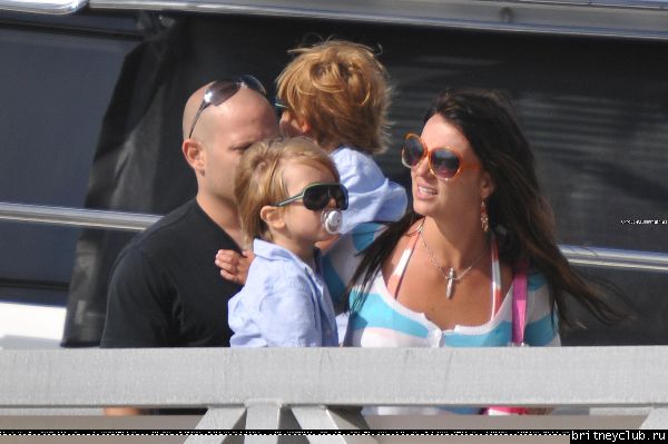 Бритни с детьми отдыхают на яхте36.jpg(Бритни Спирс, Britney Spears)