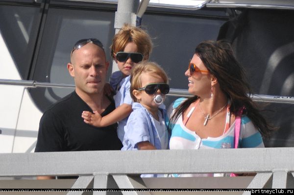 Бритни с детьми отдыхают на яхте38.jpg(Бритни Спирс, Britney Spears)