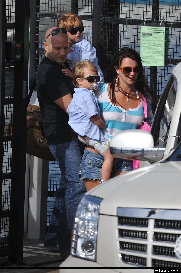 Бритни с детьми отдыхают на яхте39.jpg(Бритни Спирс, Britney Spears)