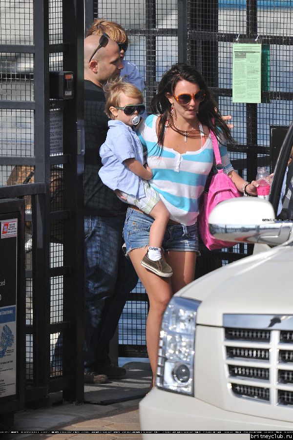 Бритни с детьми отдыхают на яхте42.jpg(Бритни Спирс, Britney Spears)