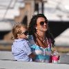 Бритни с детьми отдыхают на яхте