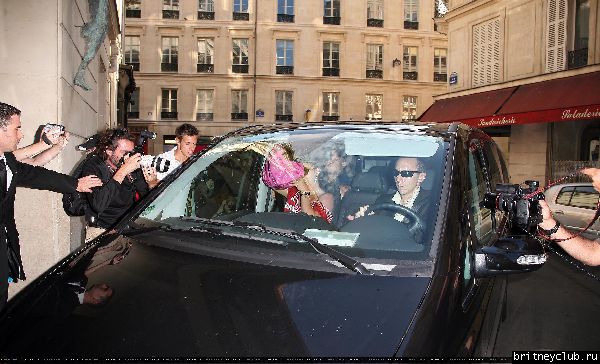 Бритни у отеля в Париже16.jpg(Бритни Спирс, Britney Spears)