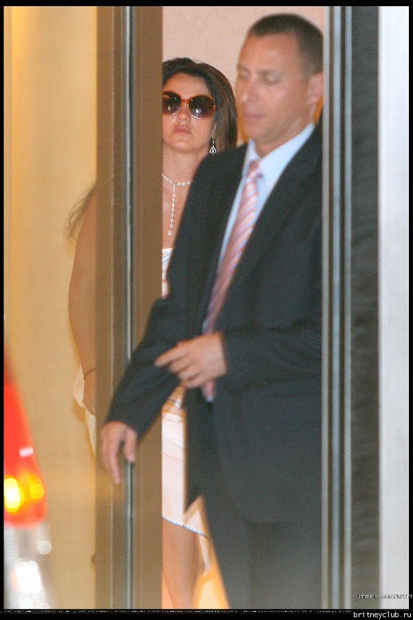 Брит уезжает из отеля в Париже2.jpg(Бритни Спирс, Britney Spears)