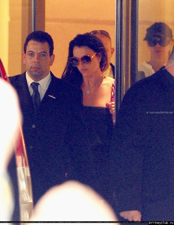 Бритни уезжает из отеля на стадион P.O.P.B.2.jpg(Бритни Спирс, Britney Spears)