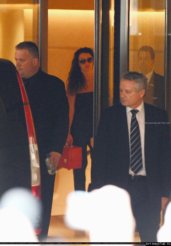 Бритни уезжает из отеля на стадион P.O.P.B.3.jpg(Бритни Спирс, Britney Spears)