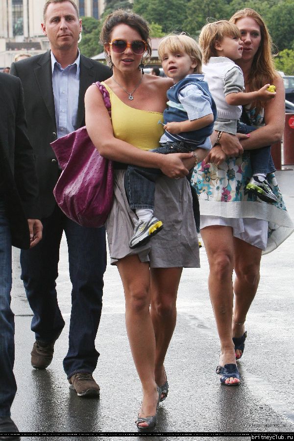 Бритни с детьми приехали к Эйфелевой башне44.jpg(Бритни Спирс, Britney Spears)