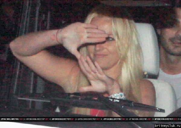 Бритни уезжает из салона Andy Le Compte02.jpg(Бритни Спирс, Britney Spears)