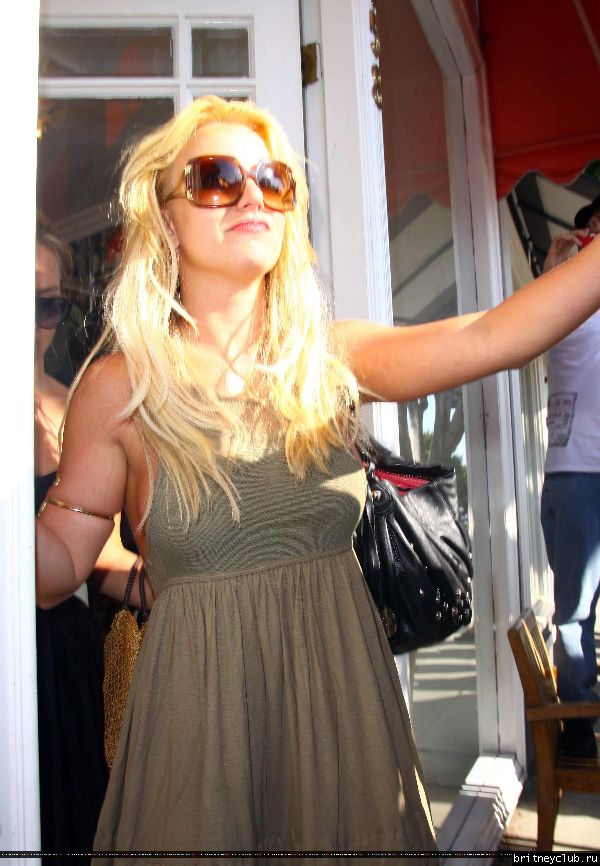 Бритни на шоппинге в бутике Paige Denim020.jpg(Бритни Спирс, Britney Spears)