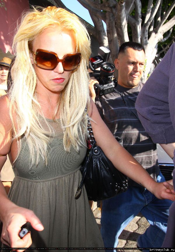 Бритни на шоппинге в бутике Paige Denim024.jpg(Бритни Спирс, Britney Spears)