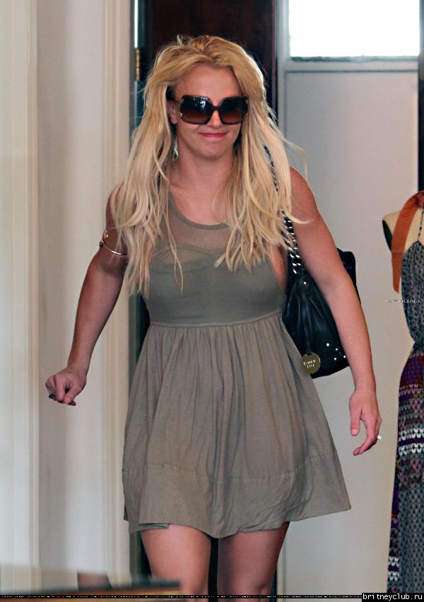 Бритни на шоппинге в бутике Paige Denim041.jpg(Бритни Спирс, Britney Spears)