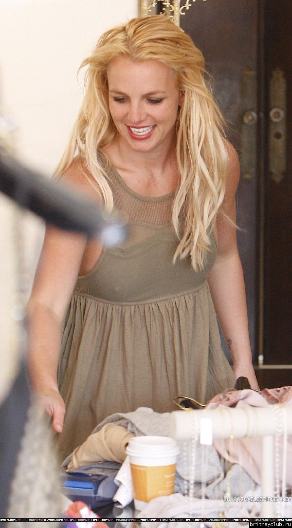 Бритни на шоппинге в бутике Paige Denim121.jpg(Бритни Спирс, Britney Spears)