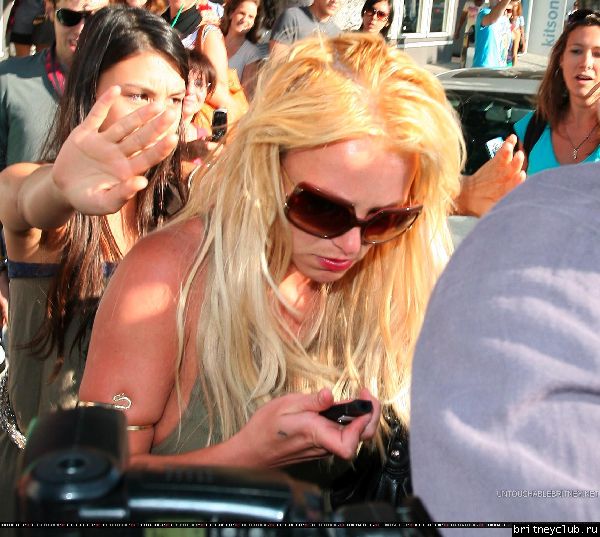 Бритни на шоппинге в бутике Paige Denim122.jpg(Бритни Спирс, Britney Spears)